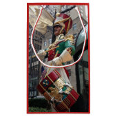 Rockefeller Center Drummer Boy Christmas New York Kleine Geschenktüte (Rückseite)