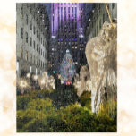 Rockefeller Plaza Christmas NYC Puzzle<br><div class="desc">Diese wunderbare Weihnachtslandschaft am Rockefeller Plaza scheint heute weit weg zu sein, aber es wird Ihnen gefallen, wenn Sie fertig sind. Größe: (Hinweis: wird auch mit 520 Stück / 16x20) 11" x 14" Puzzle mit Geschenkboxen, 252 Stück. Dieses Puzzle bietet nicht nur Unterhaltung, sondern ist auch ein schöner Sake, den...</div>