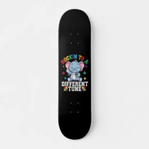 Rocken zu einem anderen Niedlichen Elefantenautism Skateboard