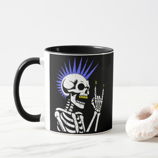 Rocker Skeleton Cap Skater Cool Halloween Punk Tasse (Mit Donut)