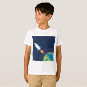 Rocket im Raum-Mond-ErdGrafikdesign T-Shirt (Vorne ganz)