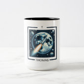 Rocket Moon Space Monogramm Zwei-Tone-Kaffeekocher Zweifarbige Tasse (Mittel)