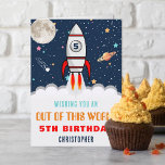 Rocketschiff, das jedes Jahr zum Geburtstag aus di Karte<br><div class="desc">Senden Sie mit diesem lustigen Raketenschiff eine Geburtstagskarte zu einem besonderen Geburtstag. Der Name auf der Vorderseite kann für diese besondere Person leicht personalisiert werden,  und die Innenseite der Grußkarte ist leer,  damit Sie eine persönliche Nachricht schreiben können.</div>