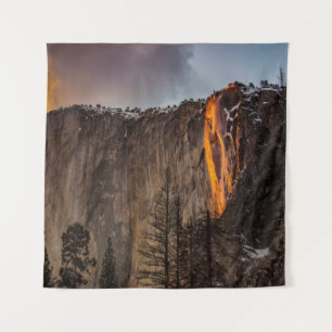 ROCKFORMATION MIT LAVA WÄHREND DES TAGES WANDTEPPICH