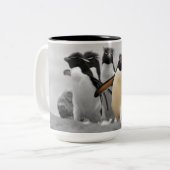 Rockhopper Pinguine Zweifarbige Tasse (Vorderseite Links)