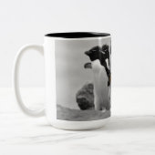Rockhopper Pinguine Zweifarbige Tasse (Links)
