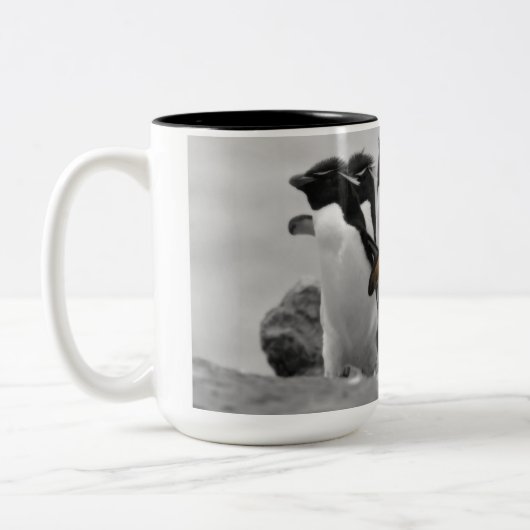 Rockhopper Pinguine Zweifarbige Tasse (Links)
