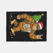 Rockin' Bigfoot Christmas Tree Xmas Lights Funny 6 Fleecedecke (Vorderseite (Horizontal))