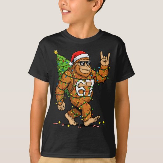 Rockin' Bigfoot Christmas Tree Xmas Lights Funny 6 T-Shirt (Vorderseite)