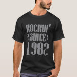 Rockin Seit 1982 T 40th Birthday Rock'n'Roll Insp T-Shirt<br><div class="desc">Rockin Seit 1982 T Shirt 40. Geburtstag Rock'n'Roll Inspiriert. Dieses Shirt kann das ideale Geschenk für jeden machen, der dieses Jahr 40 Jahre alt wird. Er passt gut zu allen anderen Kleidungsstücken und wird für 1982 geborene Damen und Herren zum Geburtstag werden. Es ist eine Rock'n'Roll und Musik inspiriert top....</div>