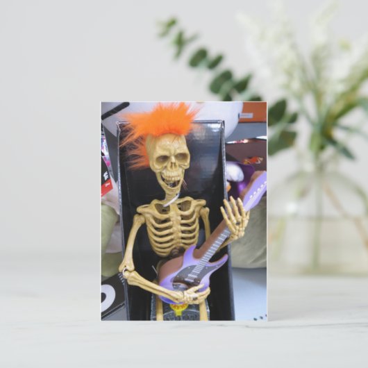 Rockin Skeleton Postkarte (Stehend Vorderseite)