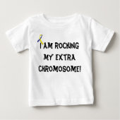 "Rocking my extra chromosome" infant shirt (Vorderseite)