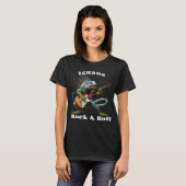 Rockstar Iguana in einem farbenfrohen Musikhochbur T-Shirt (Vorne ganz)
