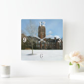 Rockwell im Winter in der Grove City Uni Quadratische Wanduhr (Zuhause)