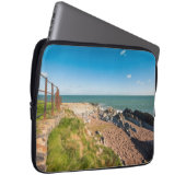 Rocky Beach in Irland Laptopschutzhülle (Vorne Rechts)