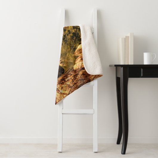 Rocky Mountain-Szene mit Glatzenadler in der Höhe Sherpadecke (Beispiel)