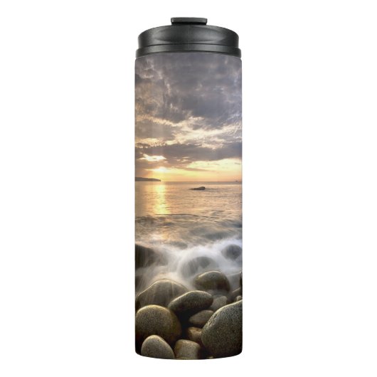 Rocky Waters Thermosbecher (Vorderseite)