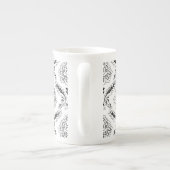 Rococo-Damask-Linienmuster Schwarz auf Weiß Porzellantasse (Rückseite)