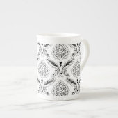 Rococo-Damask-Linienmuster Schwarz auf Weiß Porzellantasse (Vorderseite Rechts)