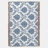 Rococo-Damask-Muster Blau auf Weiß Decke (Vorderseite Vertikal)