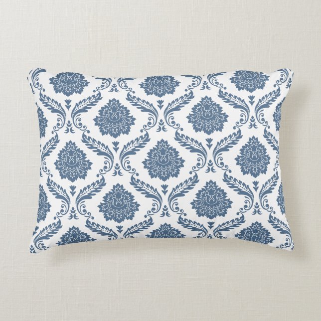 Rococo-Damask-Muster Blau auf Weiß Dekokissen (Vorderseite)