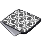 Rococo-Damask-Muster Schwarz auf Weiß Laptopschutzhülle (Vorne Knopf)