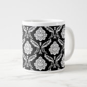 Rococo-Damask-Muster Weiß auf Schwarz Jumbo-Tasse (Vorderseite Rechts)