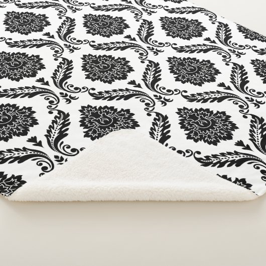 Rococo Damask Pattern Black on White Sherpadecke (3/4)
