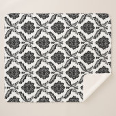 Rococo Damask Pattern Black on White Sherpadecke (Vorderseite (Horizontal))
