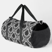 Rococo-Damask-Wiederholungsmuster Schwarz auf Grau Duffle Bag (Rechte Ecke)