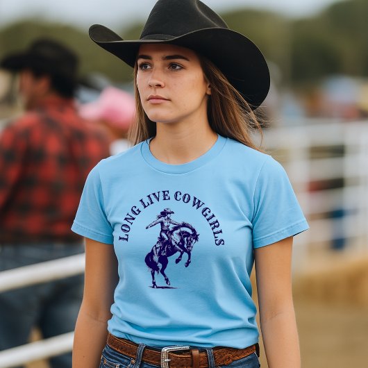 Rodeo Cowgirl auf Pferdevorlage T-Shirt