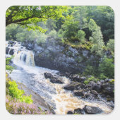Rogie Falls, Schottland Quadratischer Aufkleber (Vorderseite)