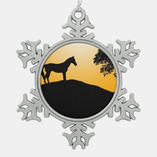 Roh- und Baumschwarze Silhouetten Schneeflocken Zinn-Ornament (Vorderseite)