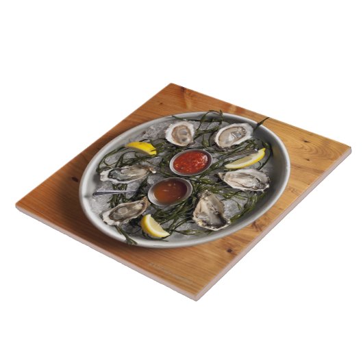 Rohe Austern vereinbart Fliese (Seite)