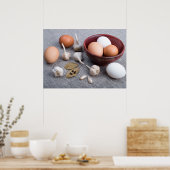 Rohe Eier, Knoblauch und Gewürze in der Küche Poster (Küche)