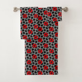 Rohroter Mohn auf Goth-Blumen Badhandtuch Set (Insitu)