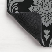 Rokoko-Damaske-Versatzmuster Grau auf Schwarz Mousepad (Ecke)