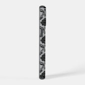 Rokoko-Damaskusmuster Schwarz auf Grau iPhone 15 Hülle (Rechte Seite)