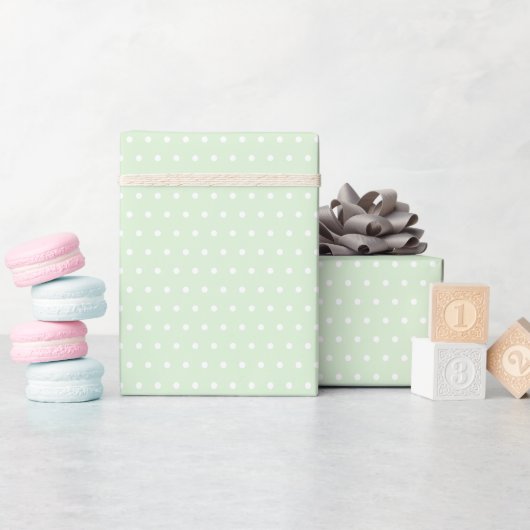 Roll of White Polka Dots on Bale Milky Jade Green Geschenkpapier (Babyparty)