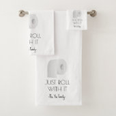 "Roll with it" Sarcastic Toilettenpapier Design Badhandtuch Set (Insitu)