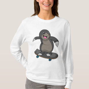 Rolle als Skater mit Skateboard T-Shirt