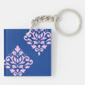 Rollen Damask Art I Pink on Blue Schlüsselanhänger (Rückseite)