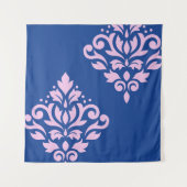 Rollen Damask Art I Pink on Blue Wandteppich (Vorderseite)
