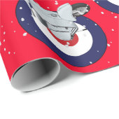 Roller auf roter Verpackung mit fallendem Schnee Geschenkpapier (Rolleneckpunkt)