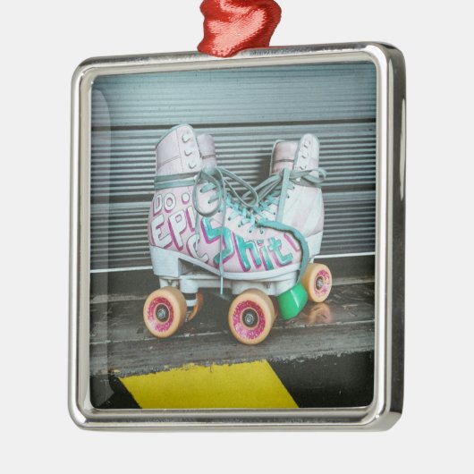 Roller-Skate Epic Ornament Aus Metall (Links)