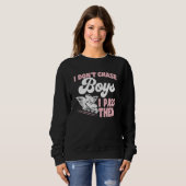 Roller Skating I Don't Chase Boys I Pass Them Roll Sweatshirt (Vorne ganz)