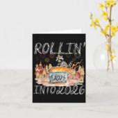 Rollin 'Into 2026 Frohes Neues Jahr Waschbär Männe Karte (Gelbe Blume)