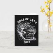 Rollin' Into 2026 Funny Cowboy Raccoon Happy New Y Karte (Gelbe Blume)