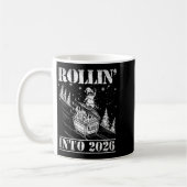 Rollin' Into 2026 Funny Raccoon Dumpster Fire Art Kaffeetasse (Links)