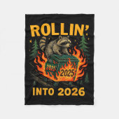 Rollin’ Into 2026 Funny Raccoon Dumpster Fire Fleecedecke (Vorderseite)